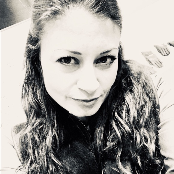 Meet your Posher, Gabrielle - Picture 1 of 1